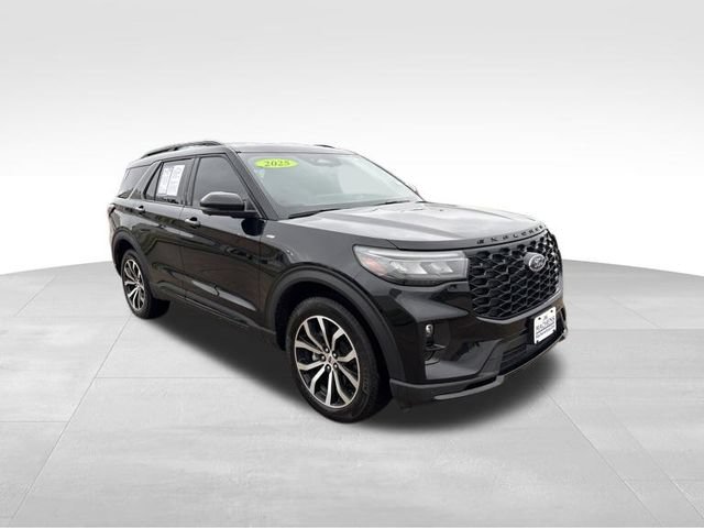 Certified 2025 Ford Explorer ST-Line AWD/4WD image 8