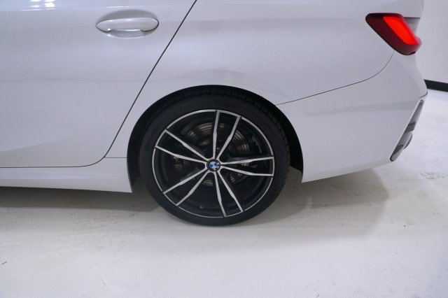 Used 2023 BMW 330i Sedan w/ M Sport Package RWD image 9