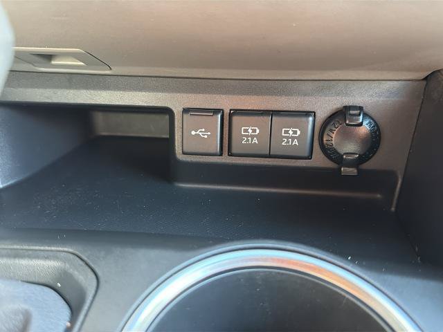 Used 2020 Toyota Highlander L AWD/4WD image 29