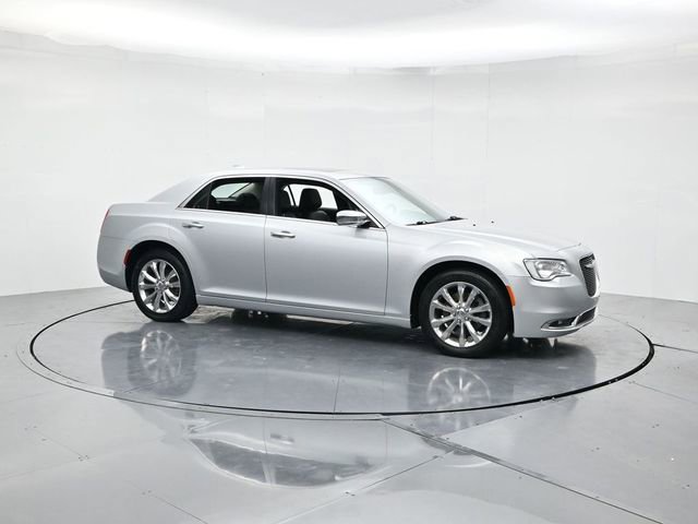 Used 2020 Chrysler 300 Limited image 3