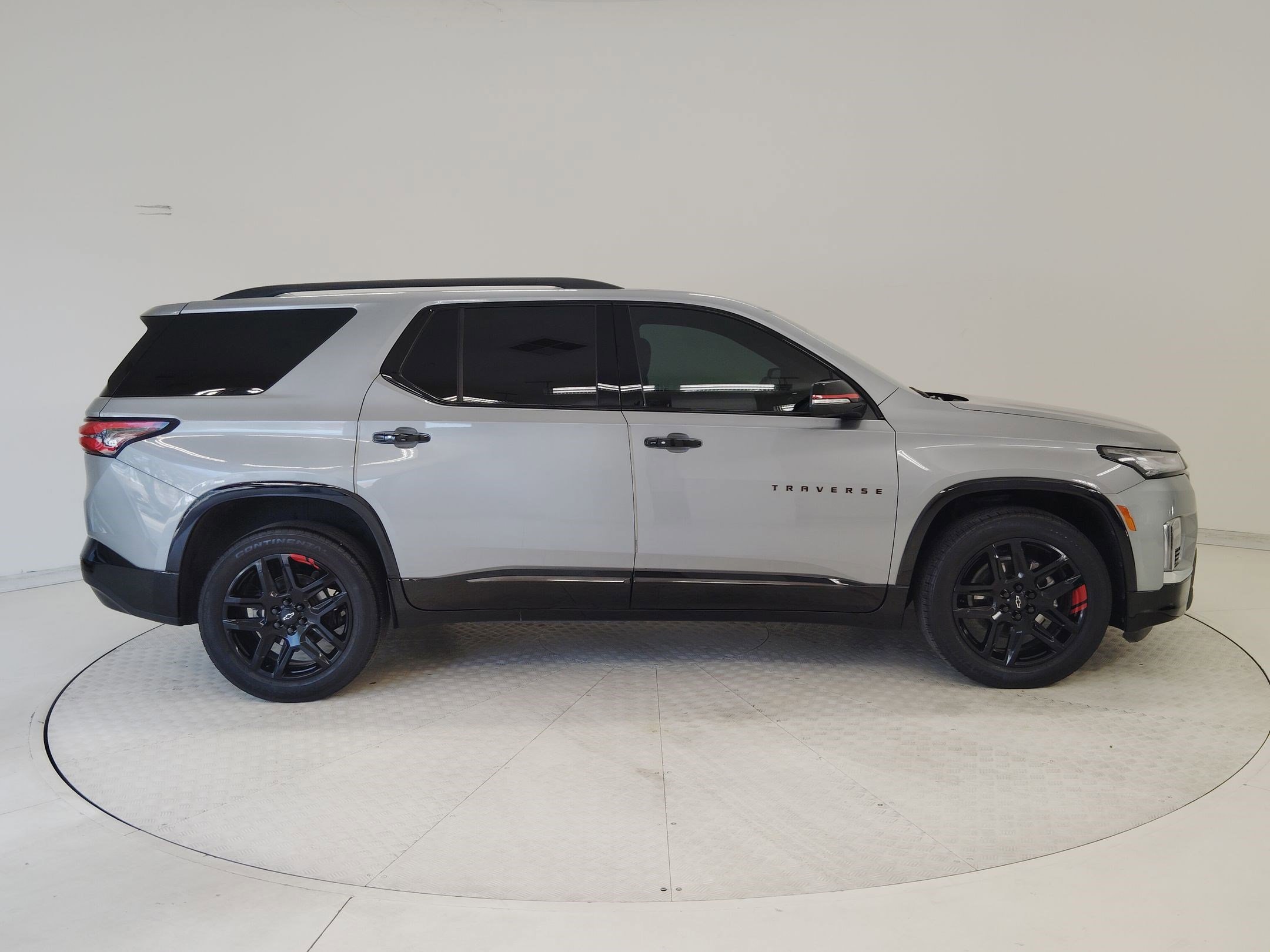 Used 2023 Chevrolet Traverse Premier w/ Redline Edition image 8