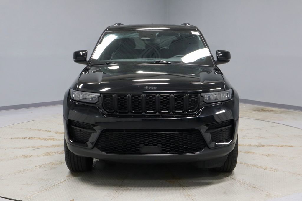 Used 2024 Jeep Grand Cherokee Altitude AWD/4WD image 6