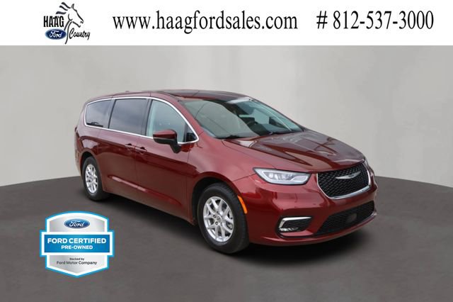 Used 2023 Chrysler Pacifica Touring-L FWD image 1