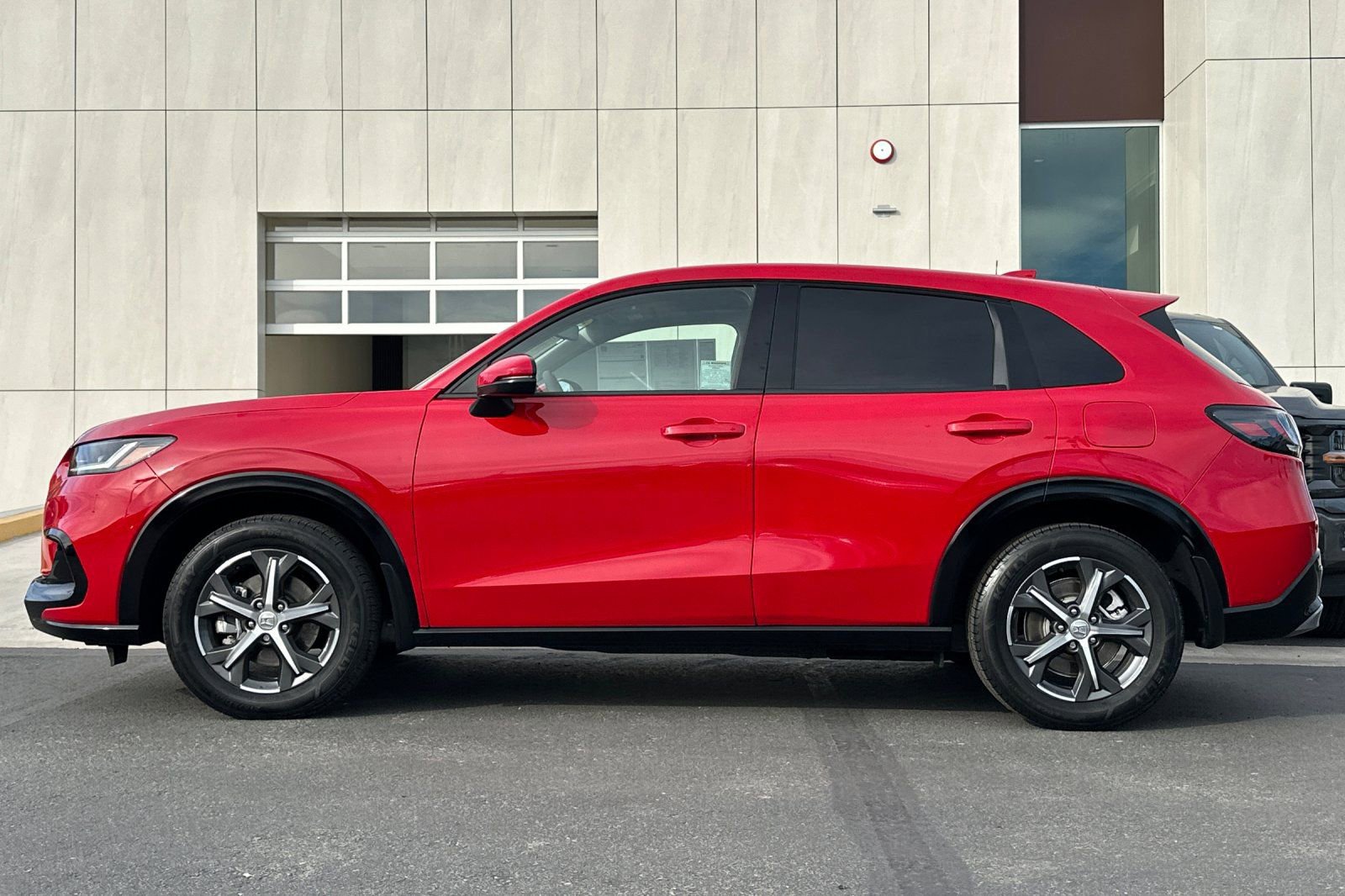 Used 2025 Honda HR-V EX-L image 6