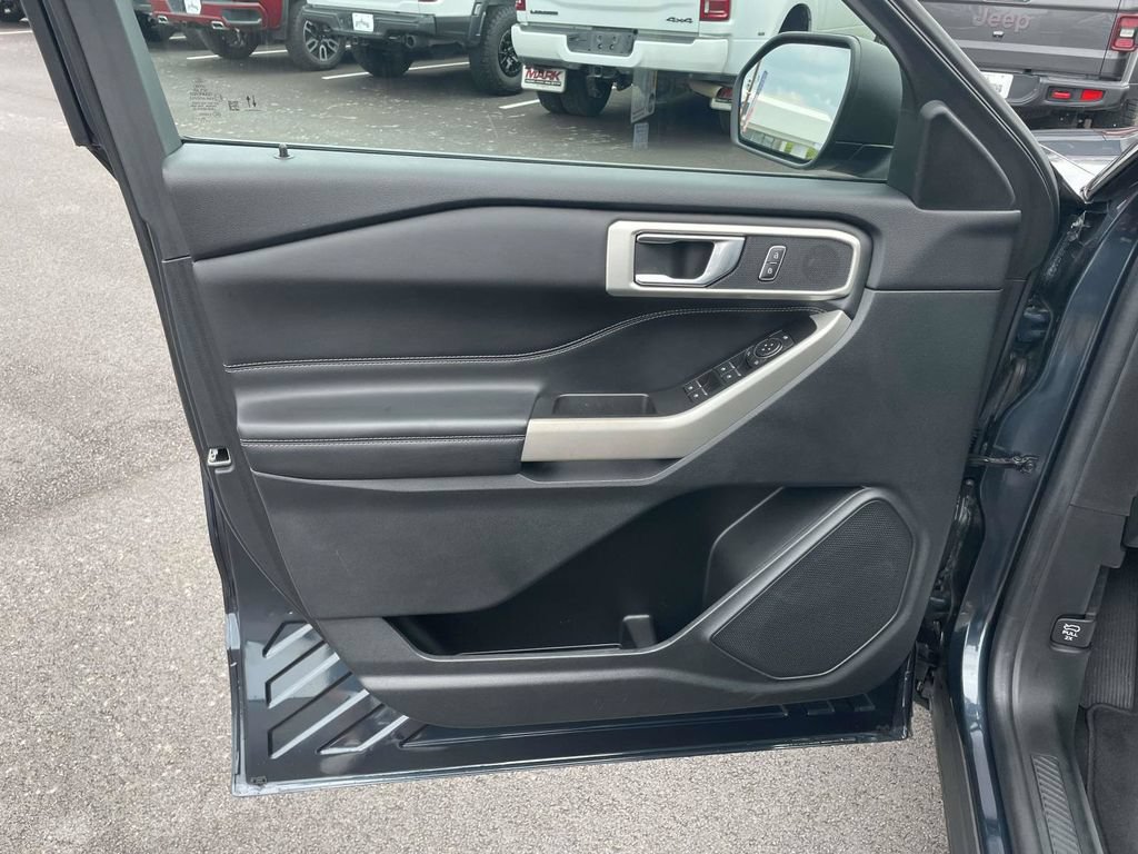 Certified 2022 Ford Explorer XLT RWD image 15