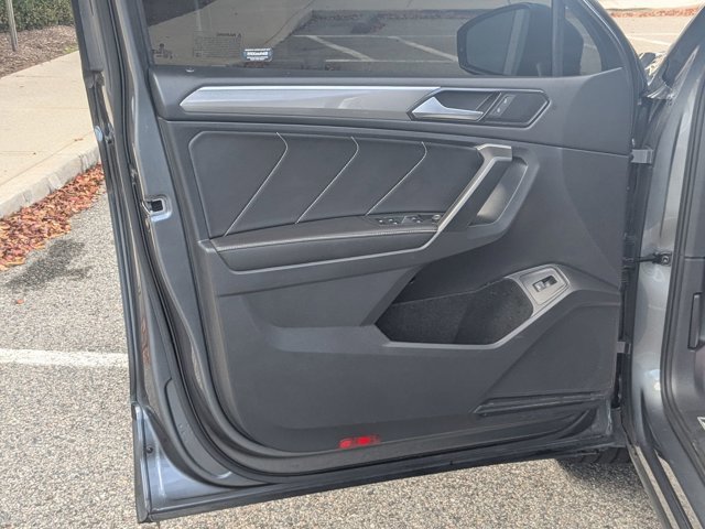 Used 2024 Volkswagen Tiguan SE R-Line image 11