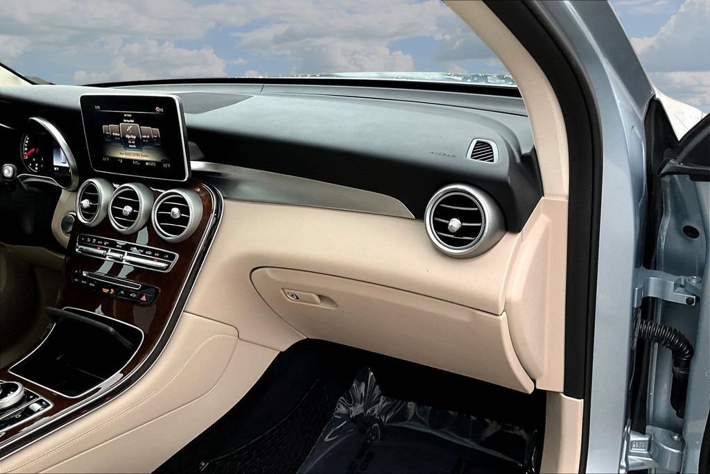 Used 2018 Mercedes-Benz GLC 300 4MATIC image 27