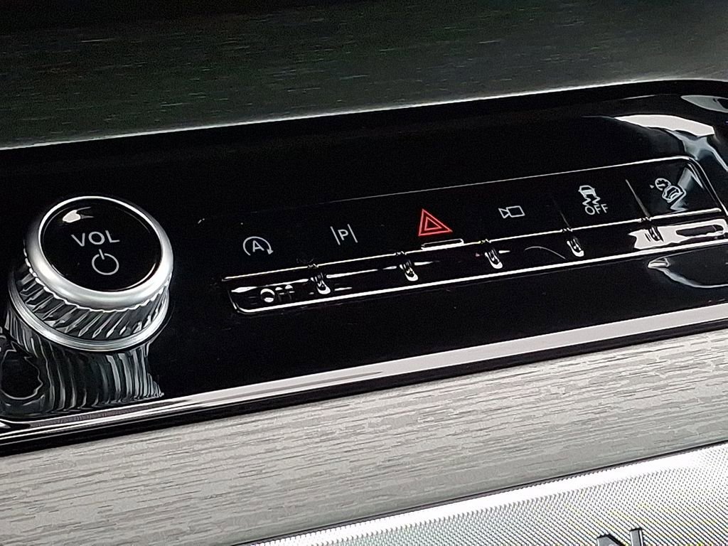 Certified 2025 Ford Expedition Max Platinum image 28