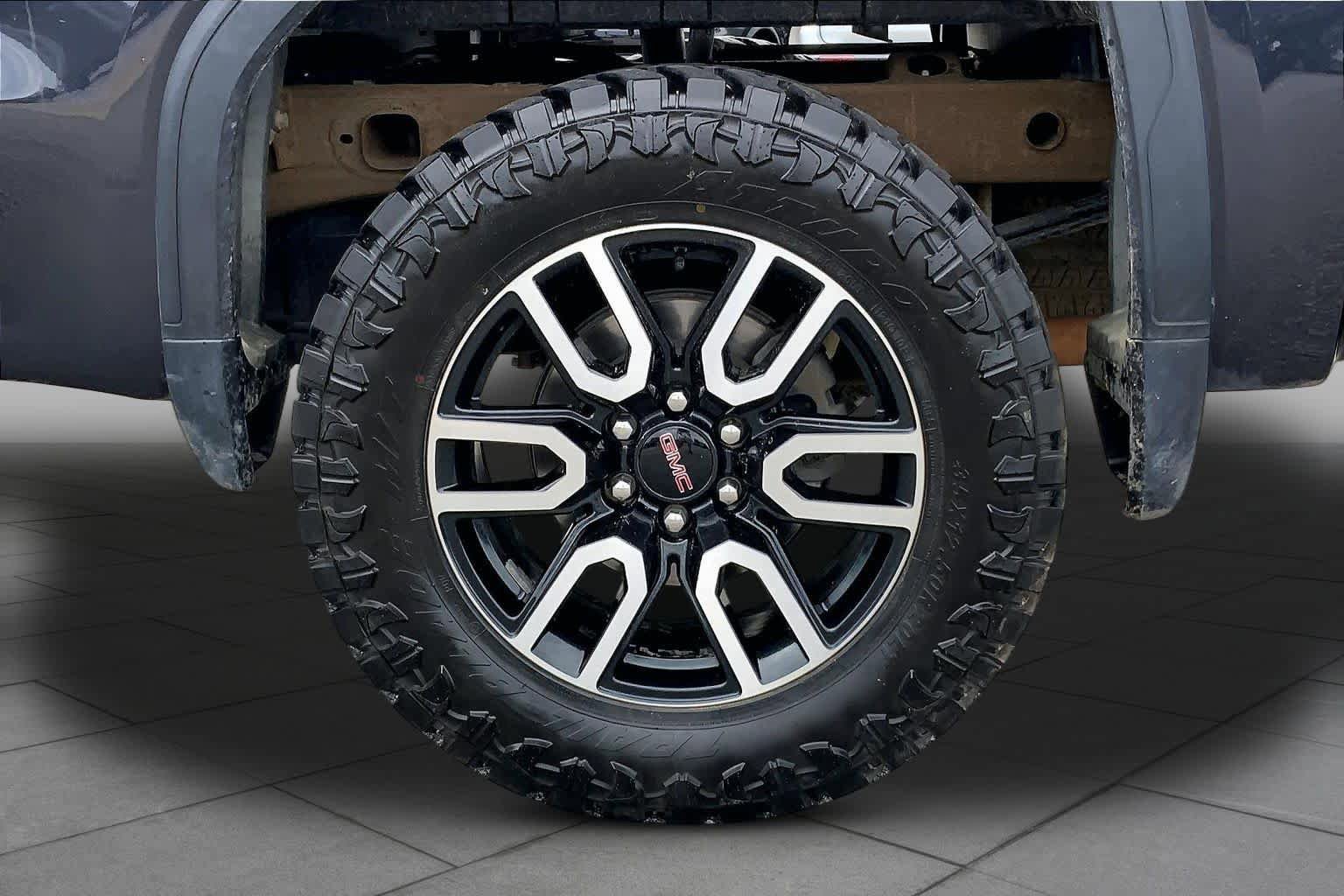 Used 2024 GMC Sierra 1500 AT4 w/ Technology Package AWD/4WD image 11