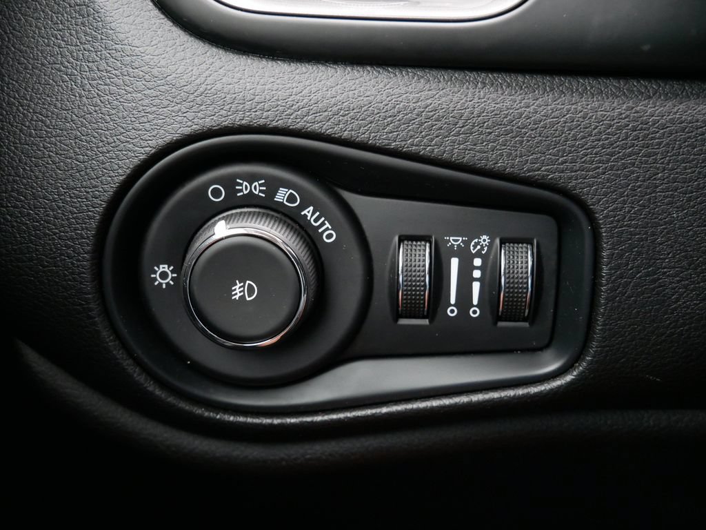 Used 2021 Jeep Renegade Limited AWD/4WD image 17