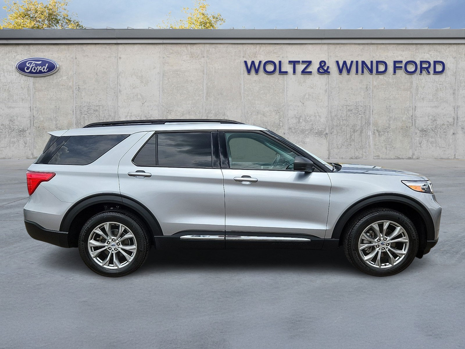 Certified 2022 Ford Explorer XLT w/ Equipment Group 202A AWD/4WD image 7