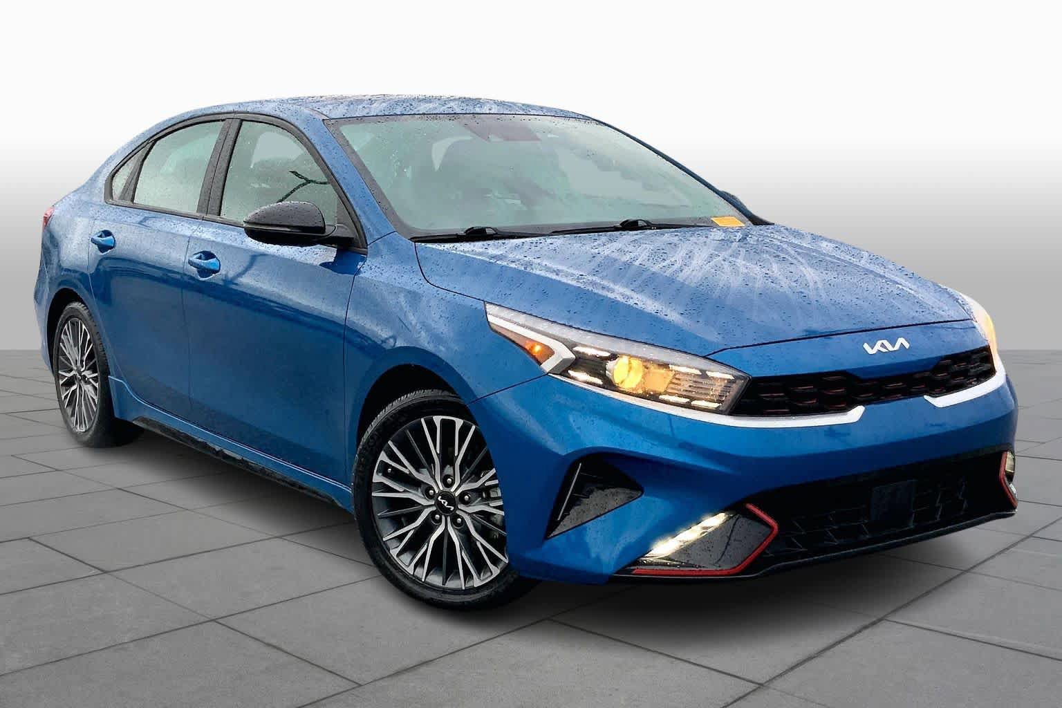 Used 2023 Kia Forte GT-Line w/ GT-Line Premium Package FWD image 3