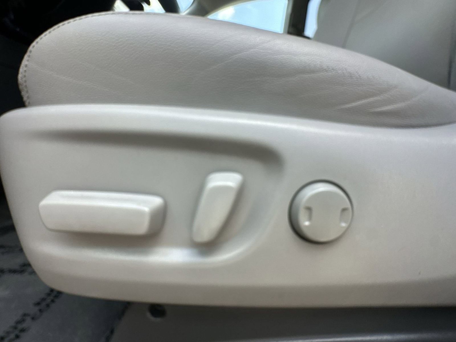 Used 2018 Toyota Sienna XLE w/ XLE Navigation Package FWD image 22