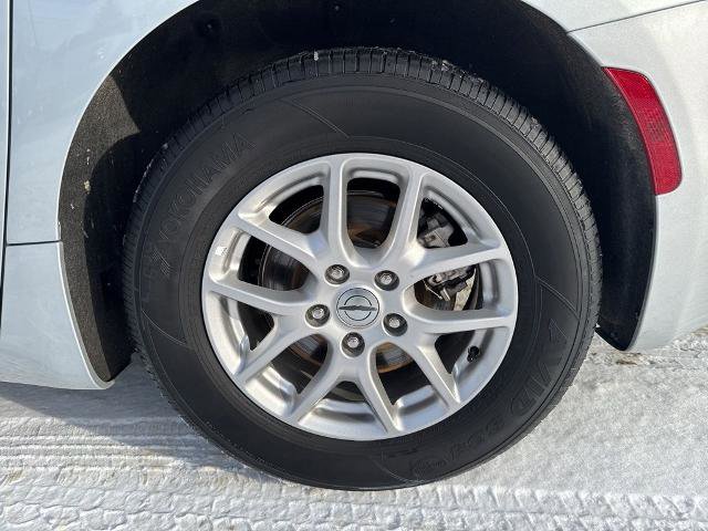 Used 2024 Chrysler Pacifica Touring-L image 7