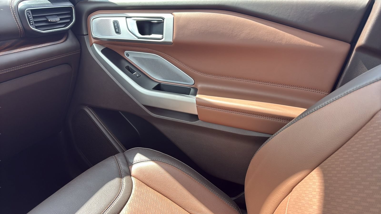 Certified 2021 Ford Explorer King Ranch w/ Premium Technology Package RWD image 23