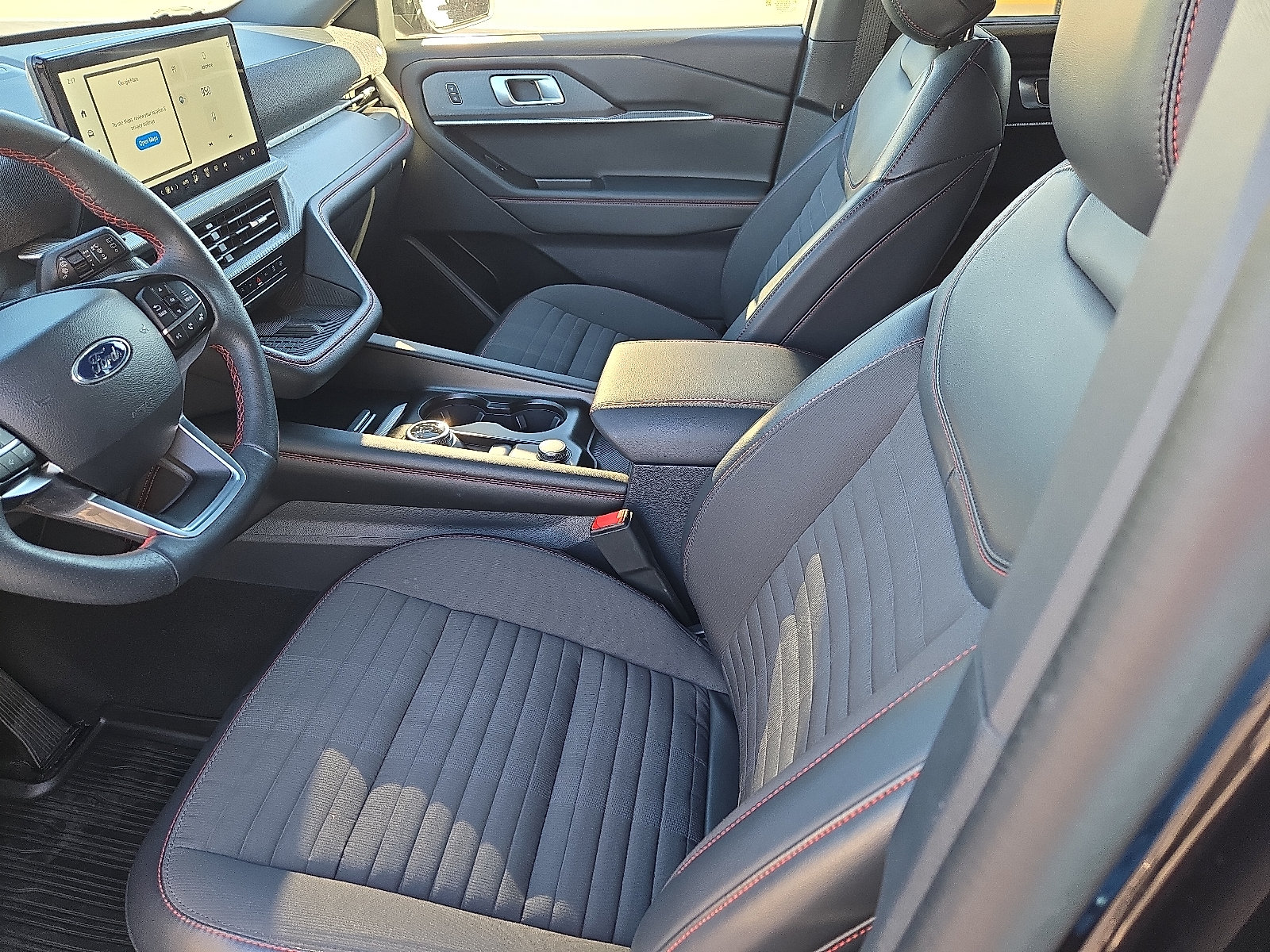 Certified 2025 Ford Explorer ST-Line w/ Premium Package AWD/4WD image 12