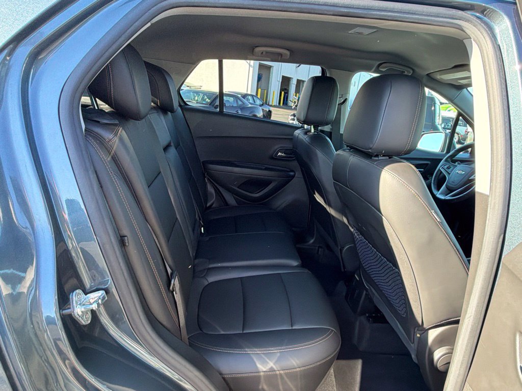 Used 2021 Chevrolet Trax LT w/ Premium Seat Package AWD/4WD image 48