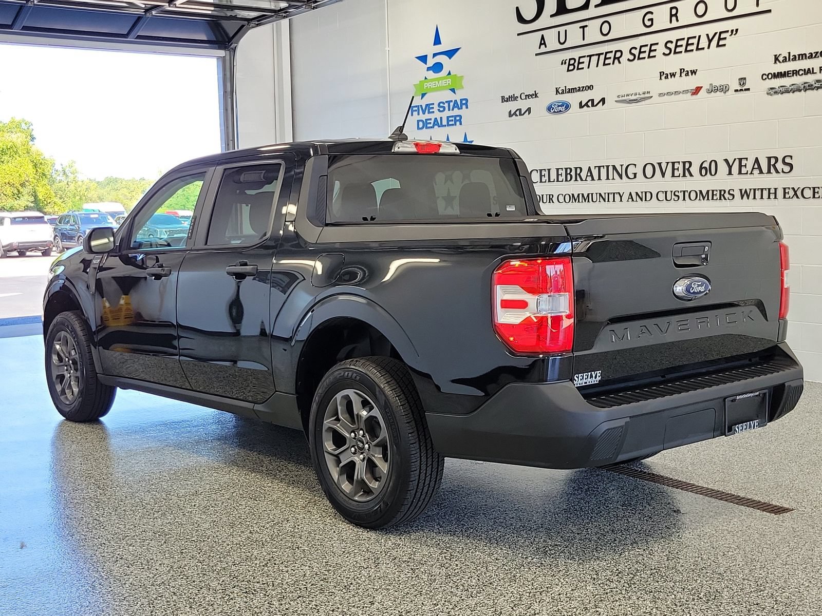 Certified 2022 Ford Maverick XLT FWD image 3