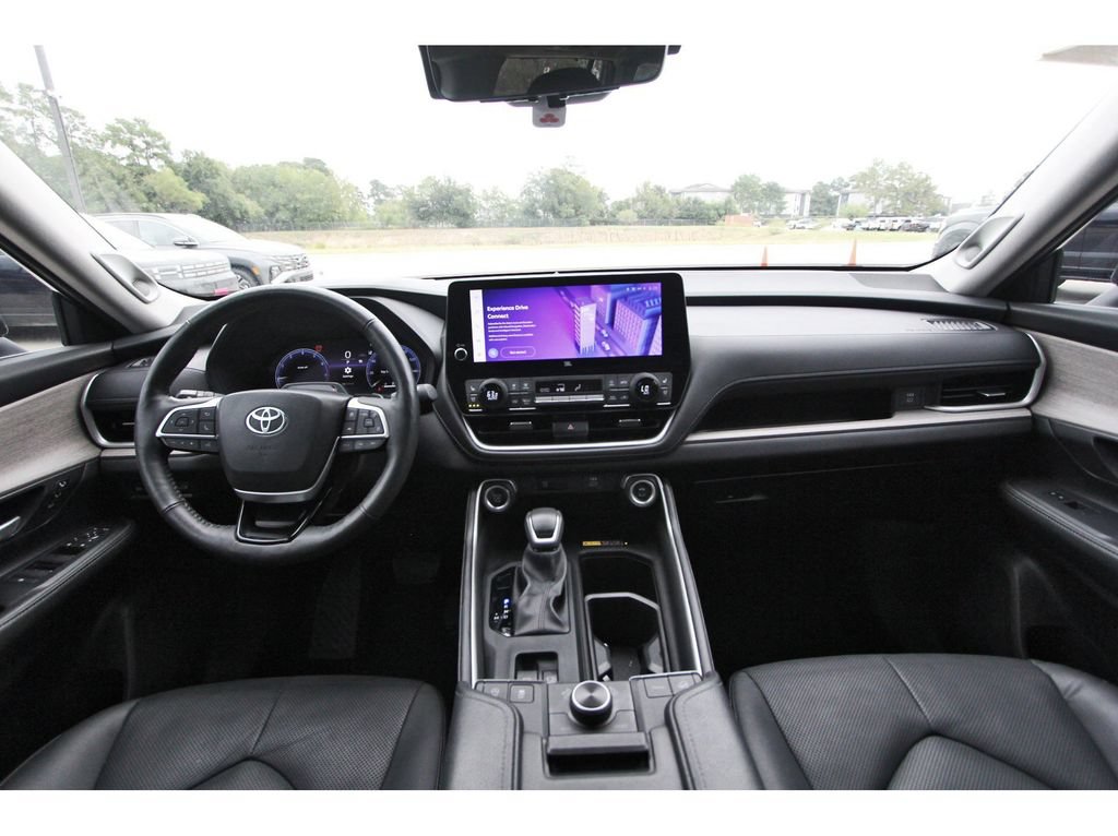 Used 2024 Toyota Grand Highlander AWD image 13