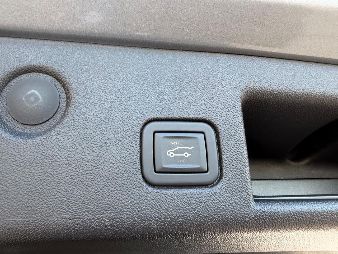 Used 2023 Chevrolet Equinox RS w/ RS Leather Package AWD/4WD image 6