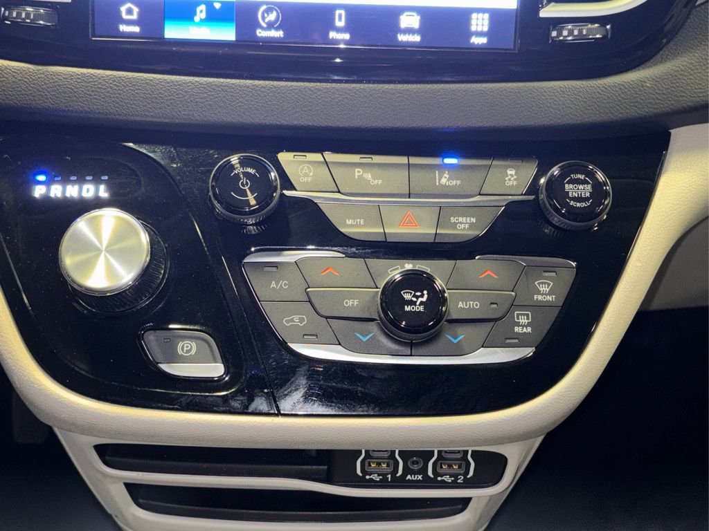 Used 2024 Chrysler Pacifica Touring-L image 20