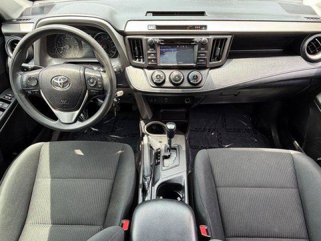 Used 2018 Toyota RAV4 LE FWD image 3