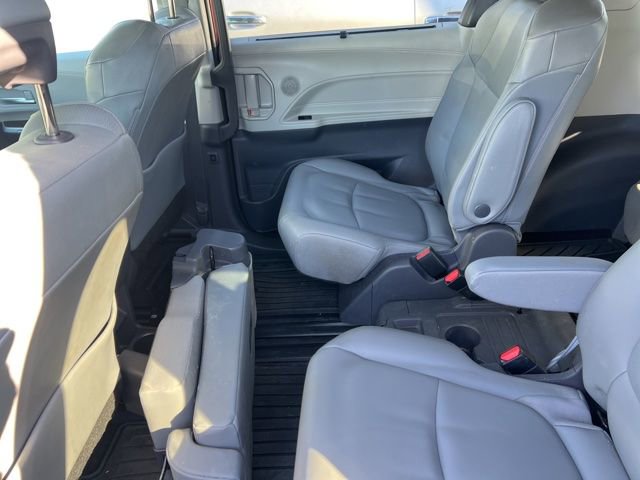 Used 2021 Toyota Sienna XLE FWD image 4