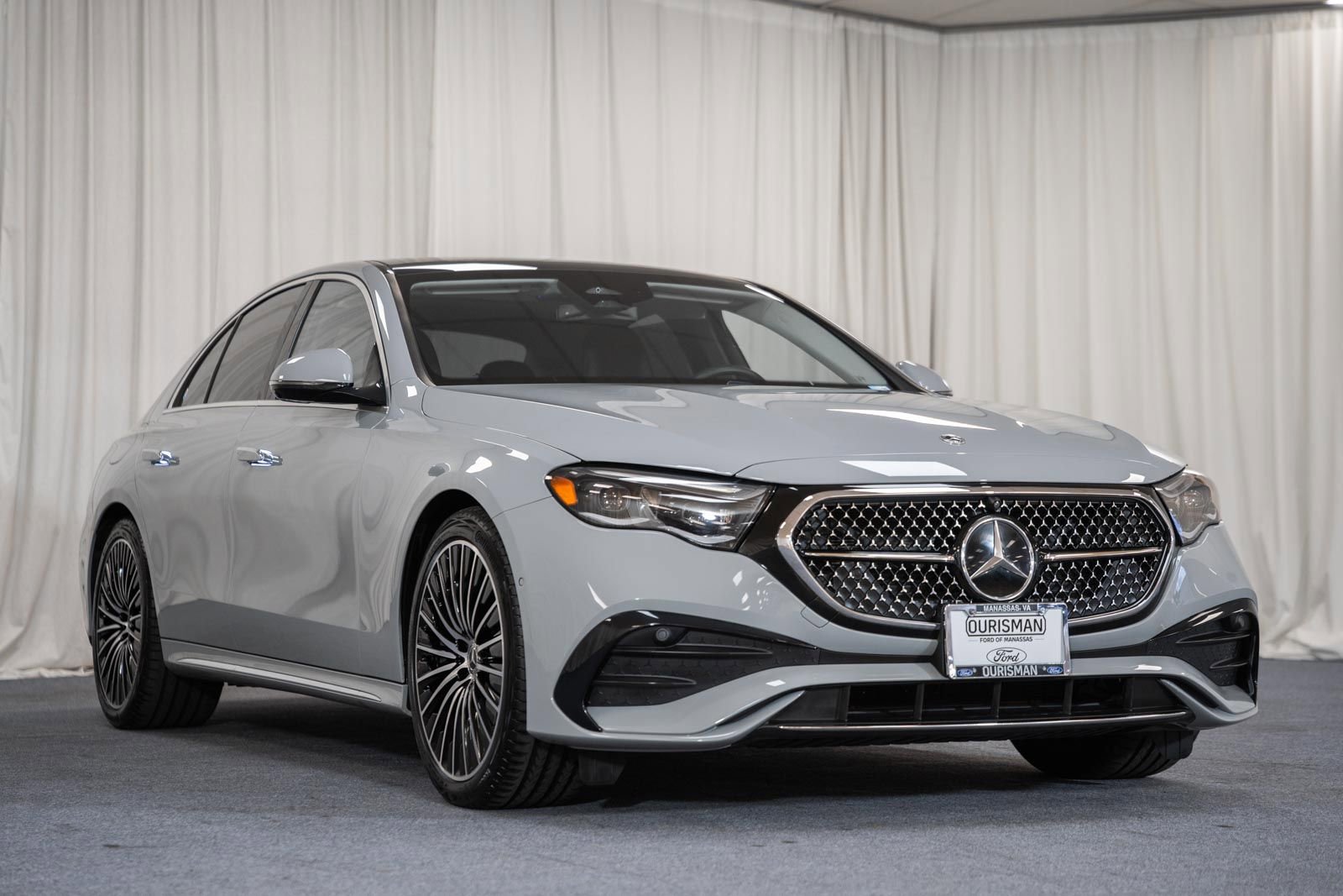 Used 2025 Mercedes-Benz E 350 4MATIC Sedan image 1