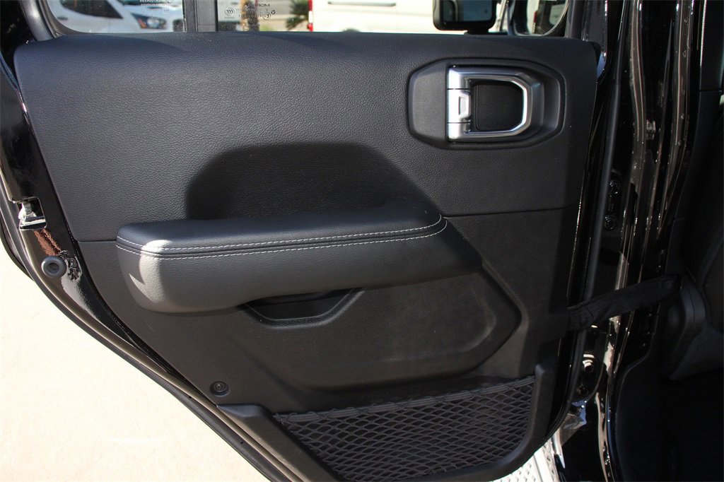 Used 2023 Jeep Gladiator Overland w/ Popular Equipment Package image 20