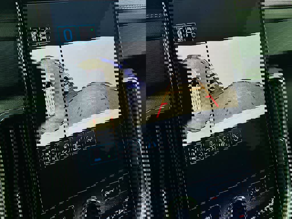 Used 2025 GMC Acadia Elevation image 28