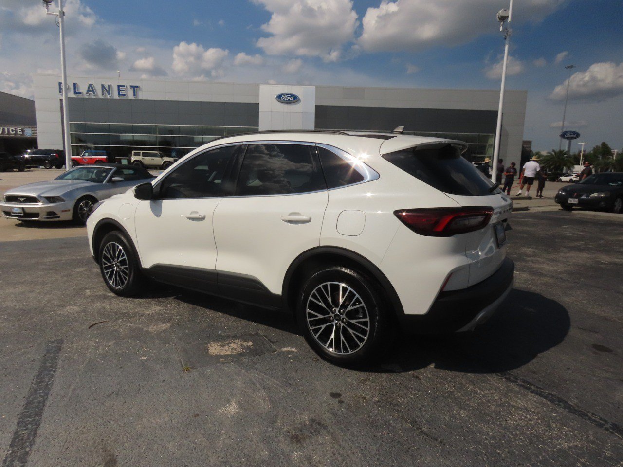 Certified 2025 Ford Escape SE FWD image 17