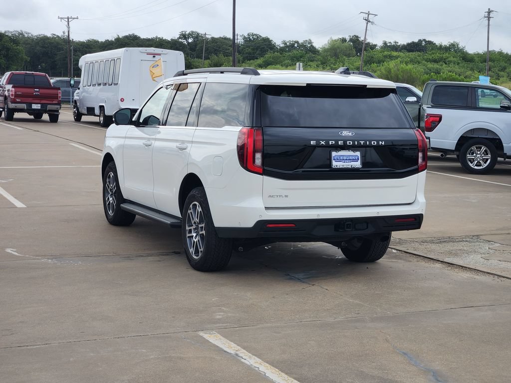 Certified 2025 Ford Expedition Active AWD/4WD image 5