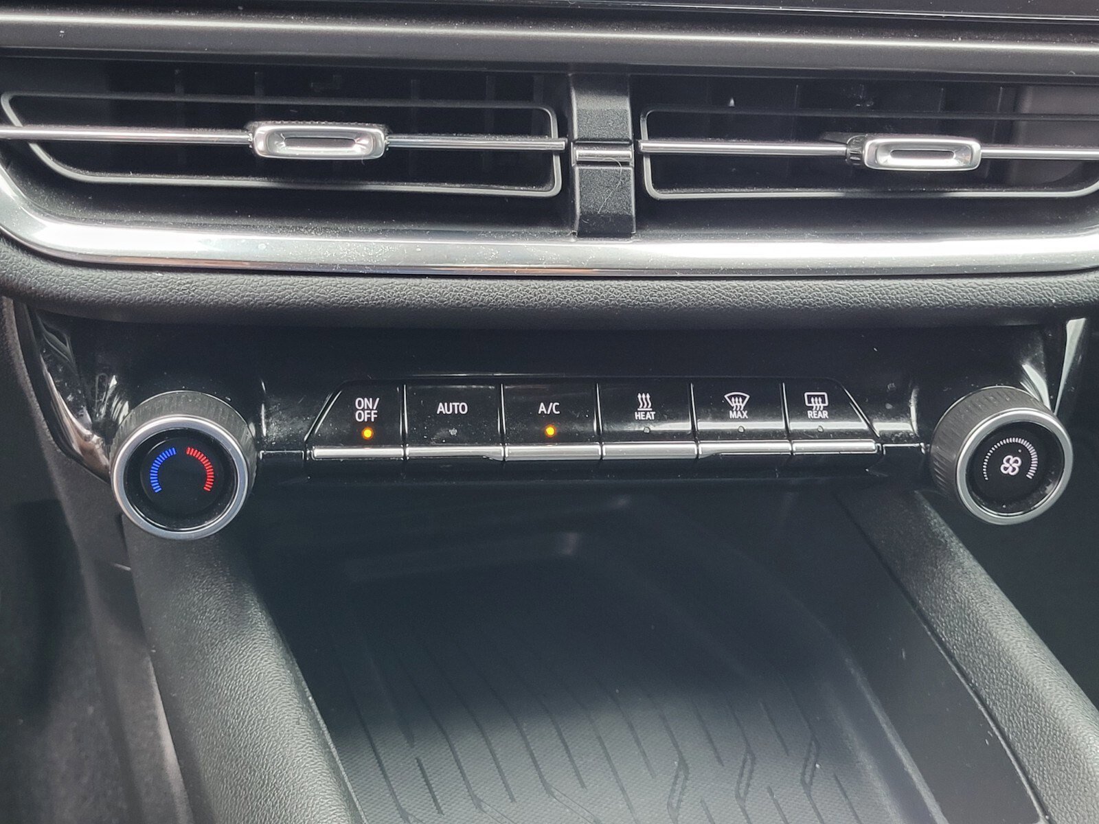 Used 2025 Chevrolet Equinox EV LT image 22