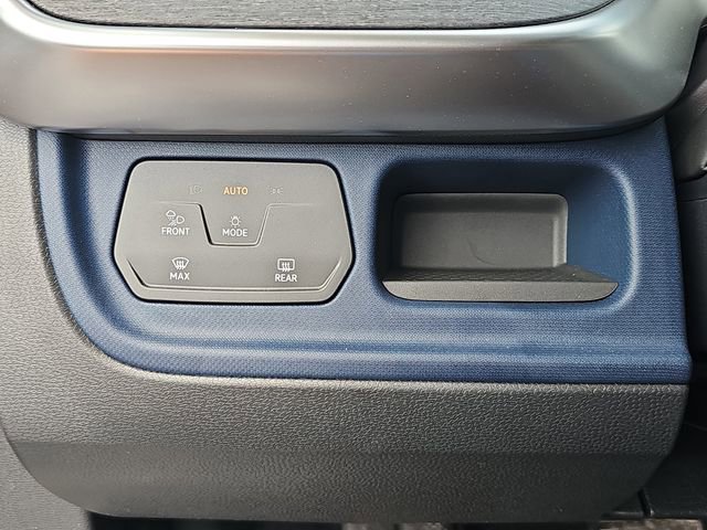 Used 2025 Volkswagen ID. Buzz Pro S RWD image 31