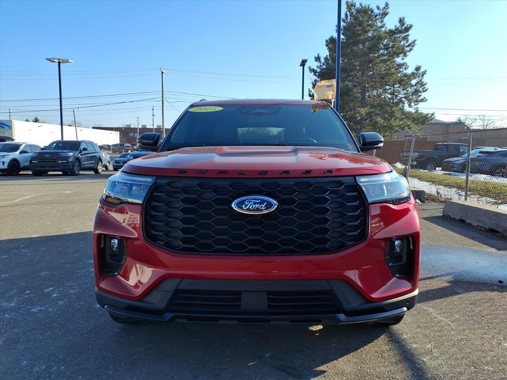 Certified 2025 Ford Explorer ST-Line image 6