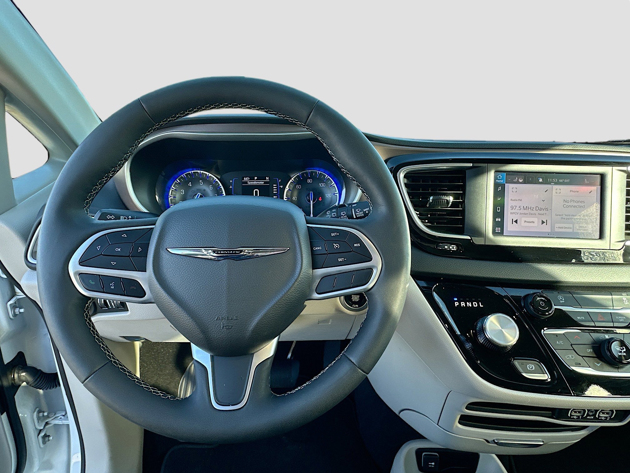 Used 2024 Chrysler Voyager LX image 11