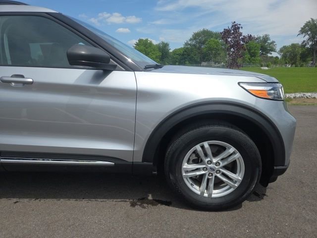 Certified 2023 Ford Explorer XLT w/ Equipment Group 202A AWD/4WD image 4