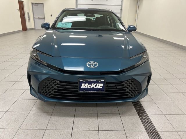 Used 2025 Toyota Camry LE w/ Convenience Package image 4