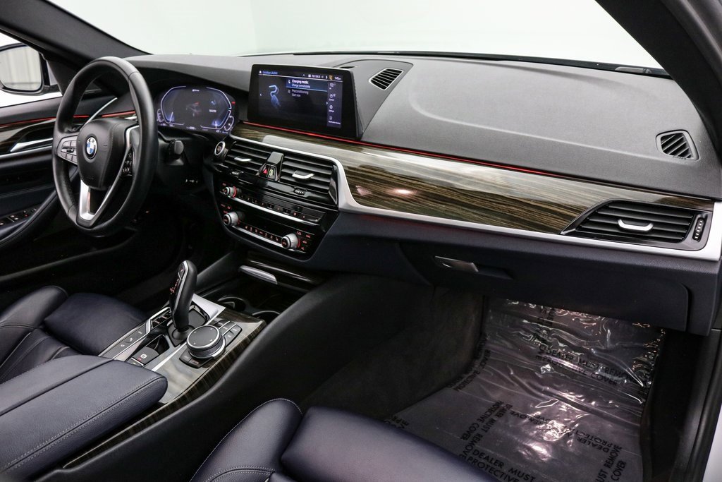 Used 2020 BMW 530e w/ M Sport Package image 29