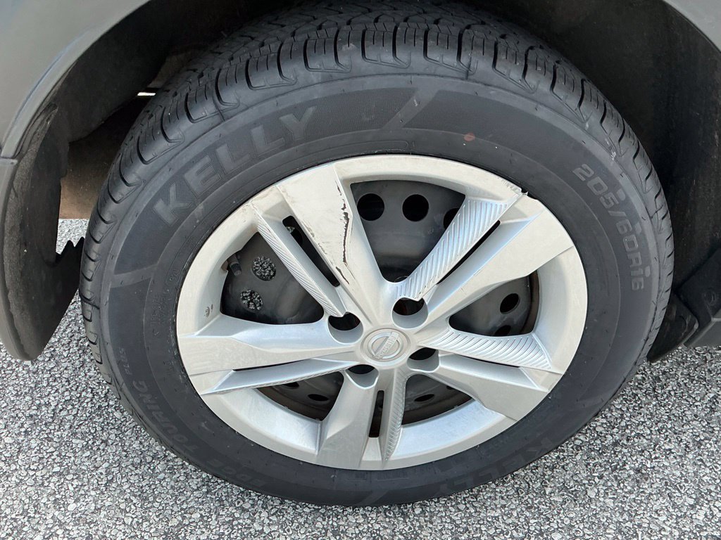 Used 2023 Nissan Kicks S FWD image 13