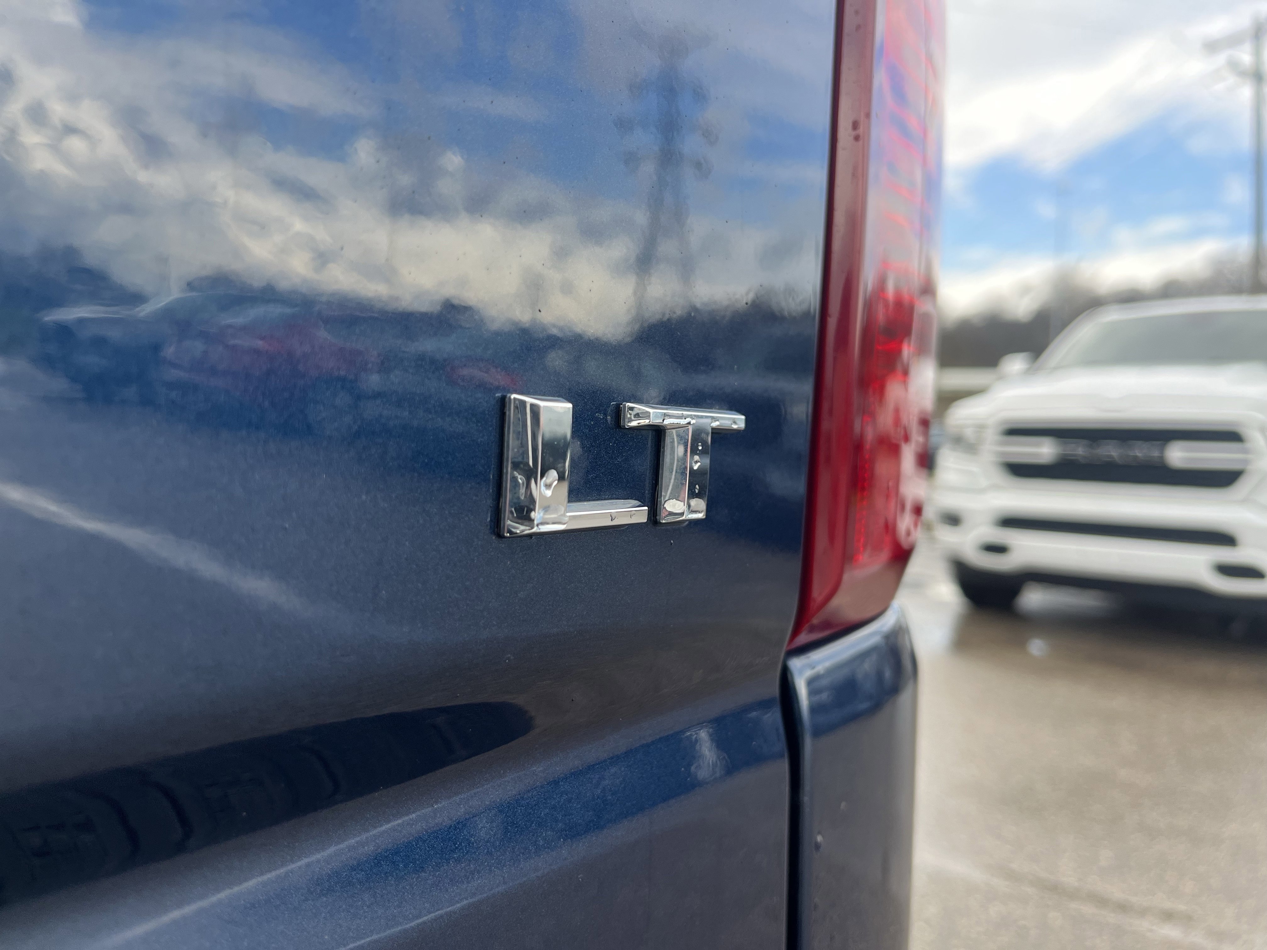 Used 2023 Chevrolet Silverado 1500 LT AWD/4WD image 11