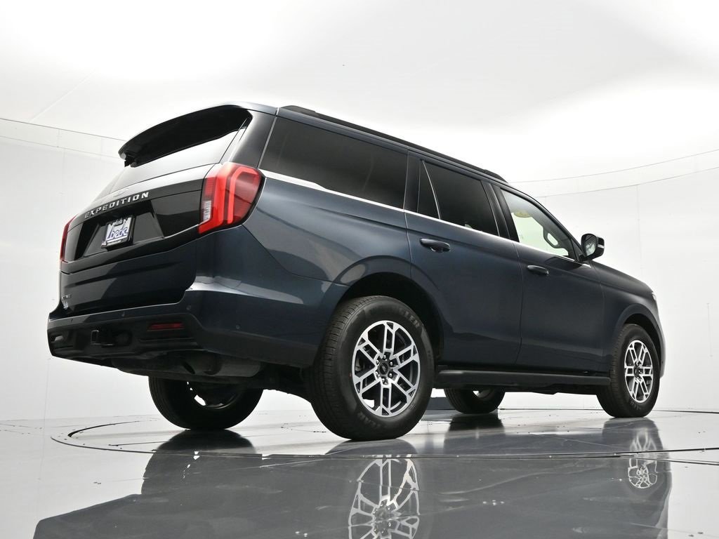 Certified 2025 Ford Expedition Active image 16