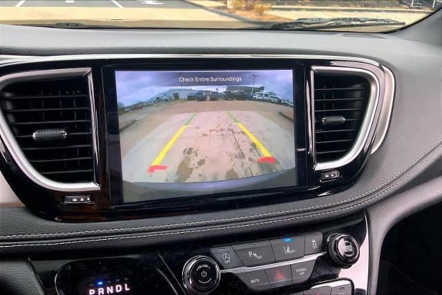 Used 2023 Chrysler Pacifica Limited w/ S Appearance Package image 26