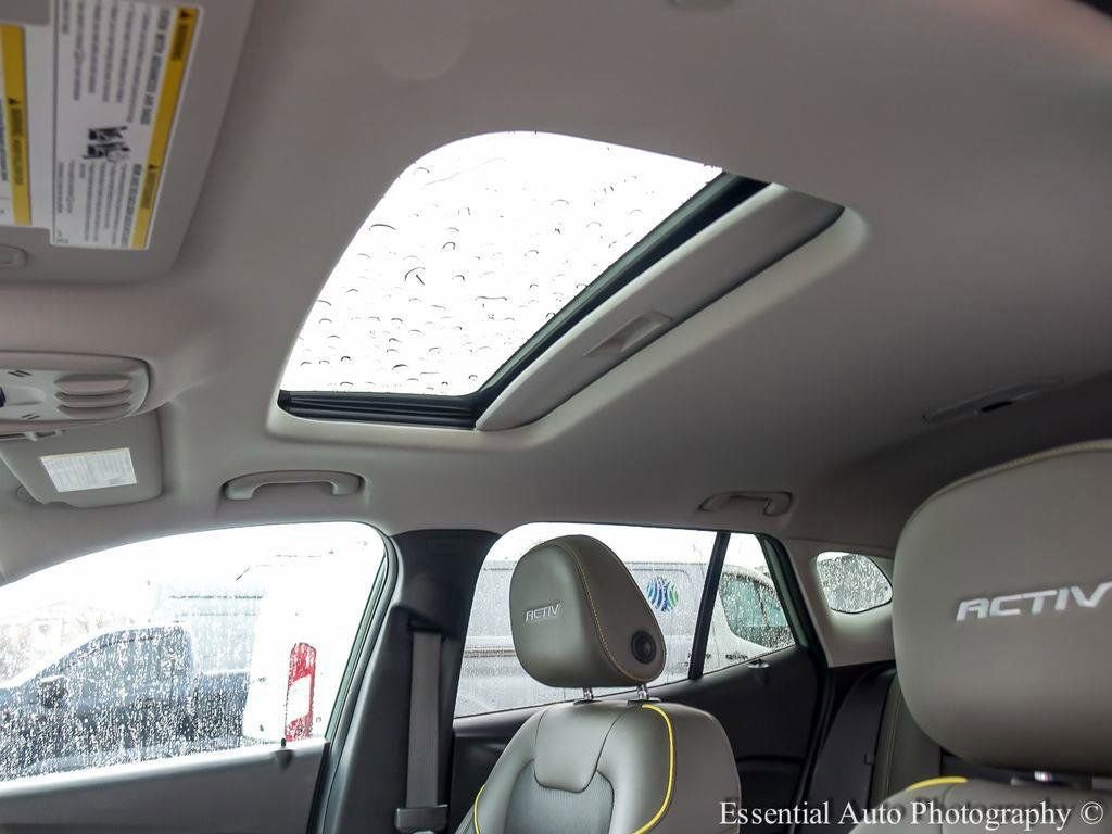 Used 2024 Chevrolet Trax ACTIV w/ Sunroof Package image 12