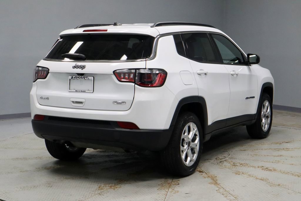 Used 2025 Jeep Compass Latitude AWD/4WD image 10