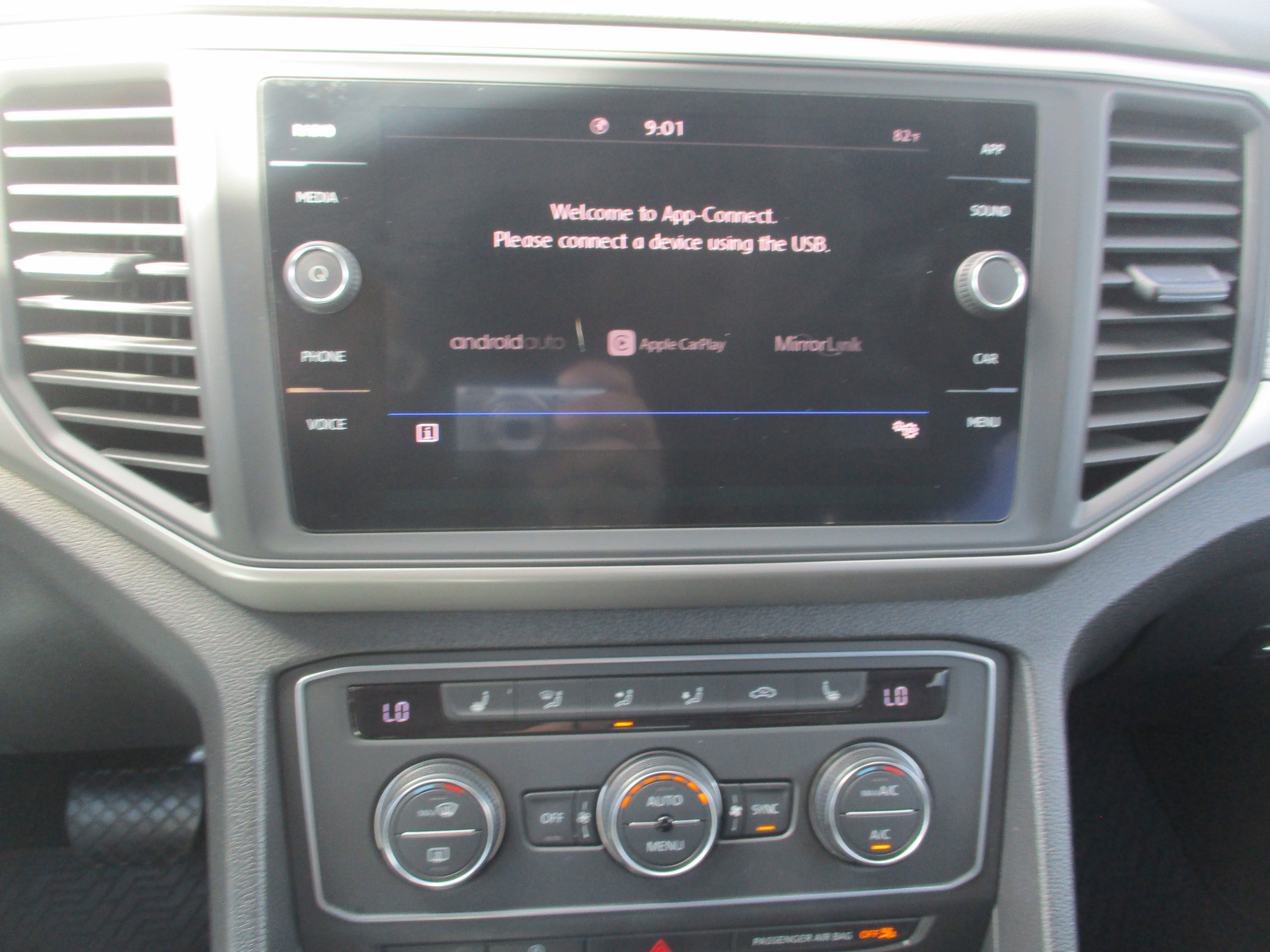 Used 2020 Volkswagen Atlas Cross Sport SE image 21