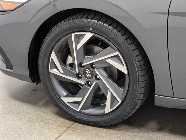 Used 2025 Hyundai Elantra SEL FWD image 2