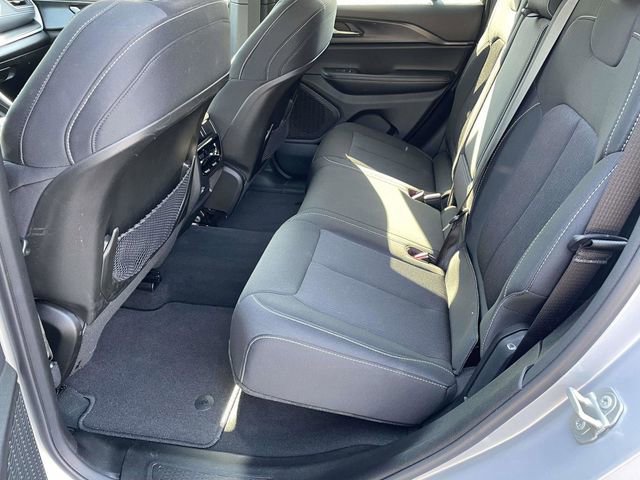 Used 2024 Jeep Grand Cherokee Laredo image 25