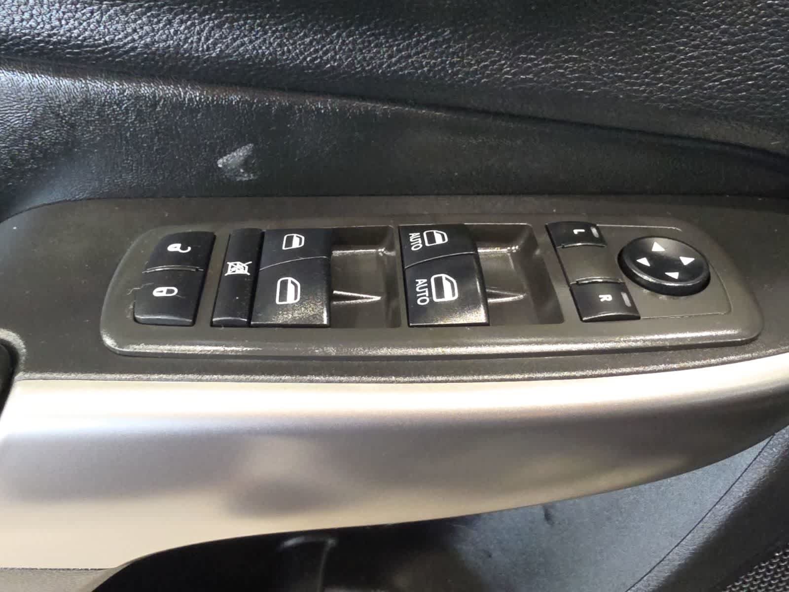 Used 2021 Jeep Cherokee Latitude FWD image 16