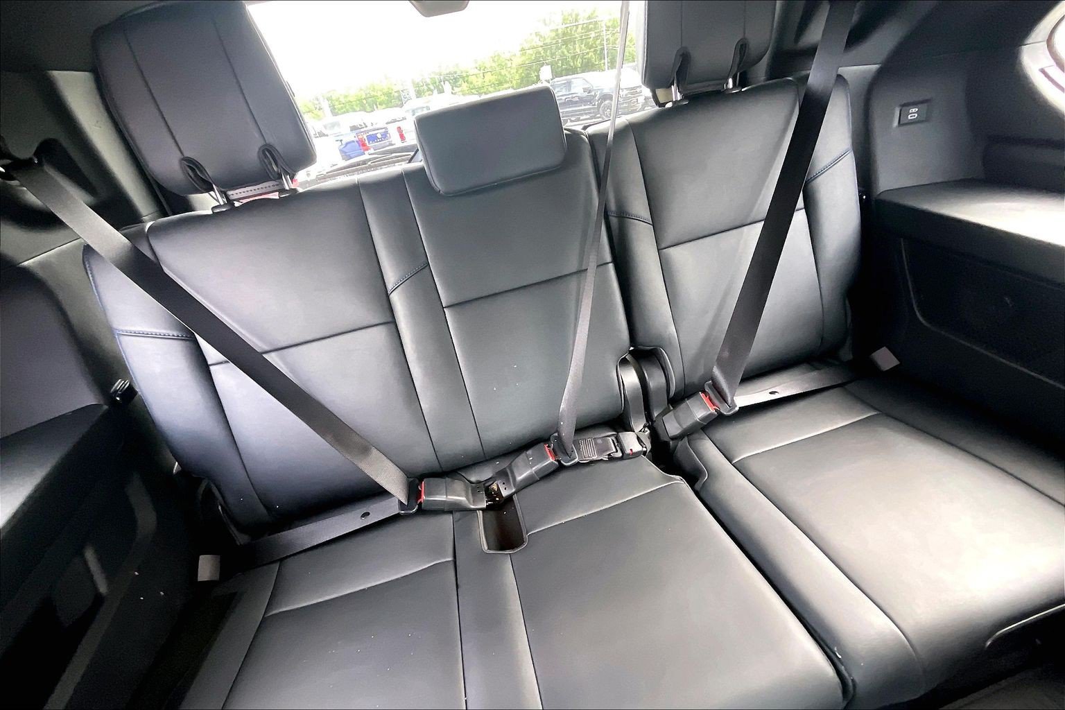 Used 2025 Toyota Sequoia Platinum AWD/4WD image 27
